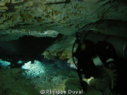 That pictures was taken during a fullcave dive in the cav... by Philippe Duval 